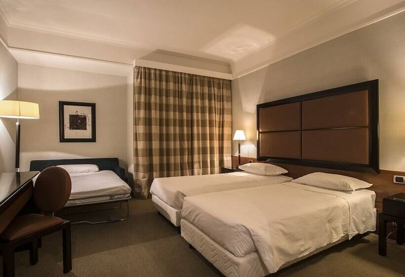 Flyon Hotel & Conference Center