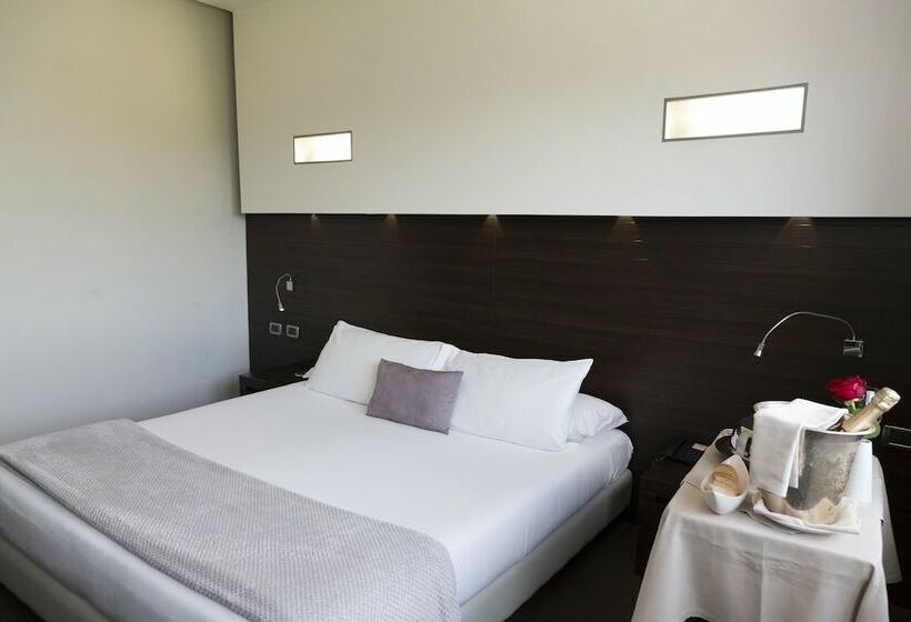 בית מלון כפרי Selene Pomezia