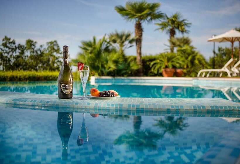 Отель Madrigale Panoramic Lifestyle & Soulful