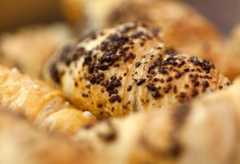 Mentana, By R Collection Hotels