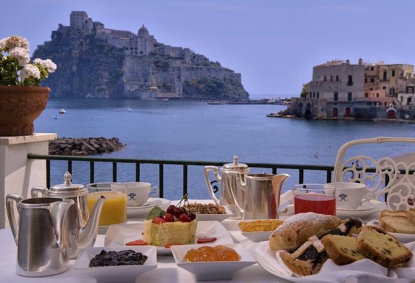 هتل Miramare E Castello