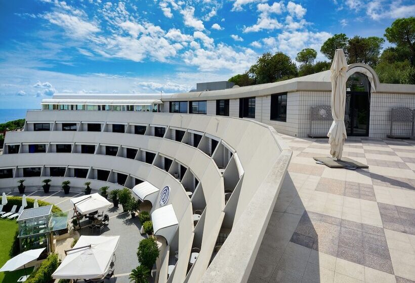 Отель President Park