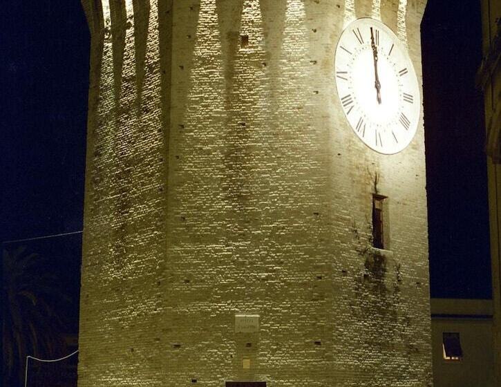 בית מלון כפרי Regent   In Pieno Centro