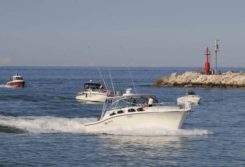 בית מלון כפרי Regent   In Pieno Centro