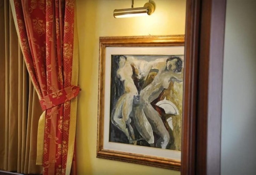 בית מלון כפרי Regent   In Pieno Centro