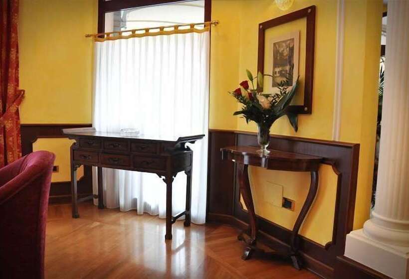 בית מלון כפרי Regent   In Pieno Centro