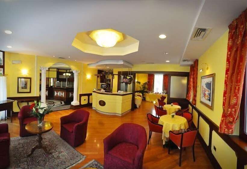 בית מלון כפרי Regent   In Pieno Centro