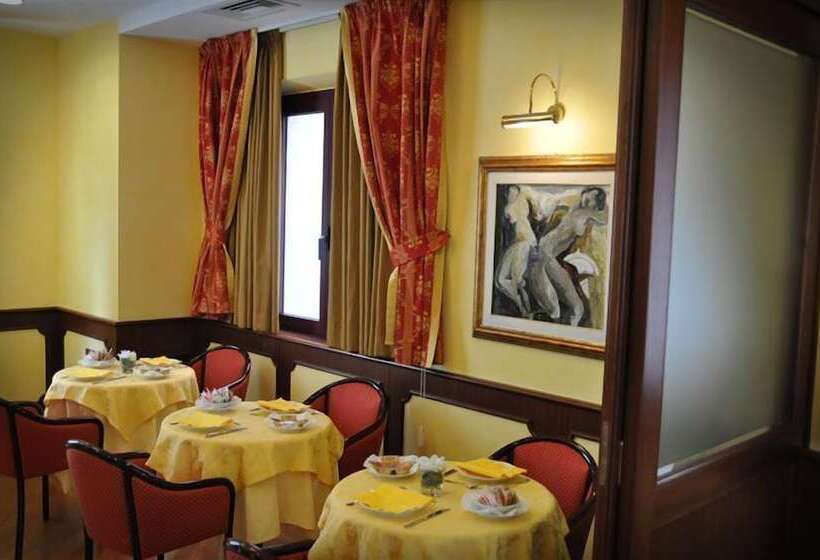 בית מלון כפרי Regent   In Pieno Centro