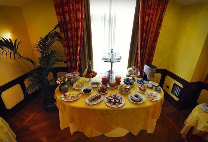 בית מלון כפרי Regent   In Pieno Centro