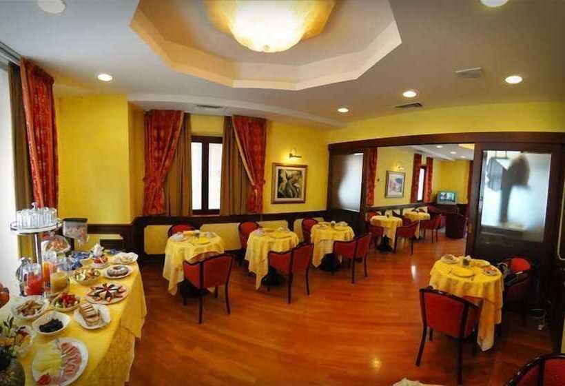 בית מלון כפרי Regent   In Pieno Centro