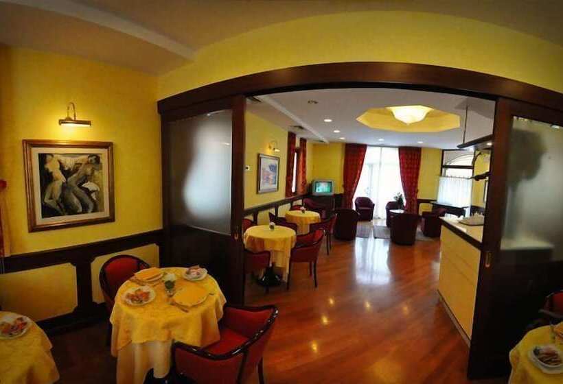 בית מלון כפרי Regent   In Pieno Centro