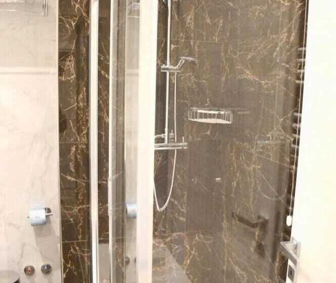 בית מלון כפרי Regent   In Pieno Centro