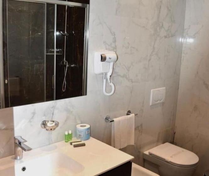 בית מלון כפרי Regent   In Pieno Centro