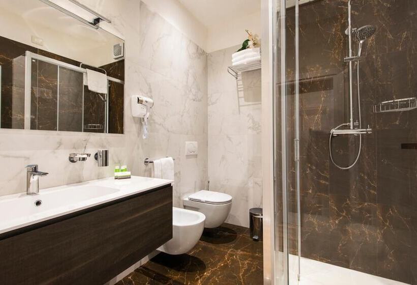 בית מלון כפרי Regent   In Pieno Centro