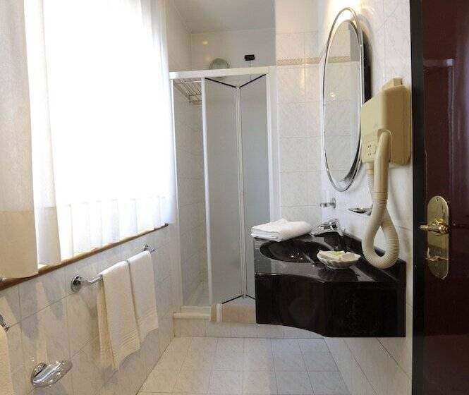 בית מלון כפרי Regent   In Pieno Centro