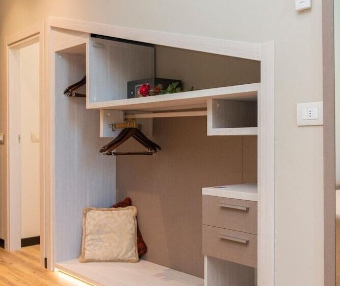 בית מלון כפרי Regent   In Pieno Centro