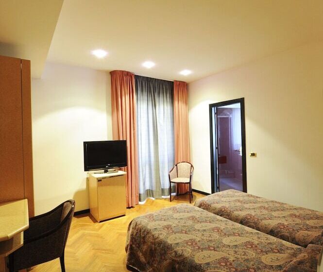 בית מלון כפרי Regent   In Pieno Centro