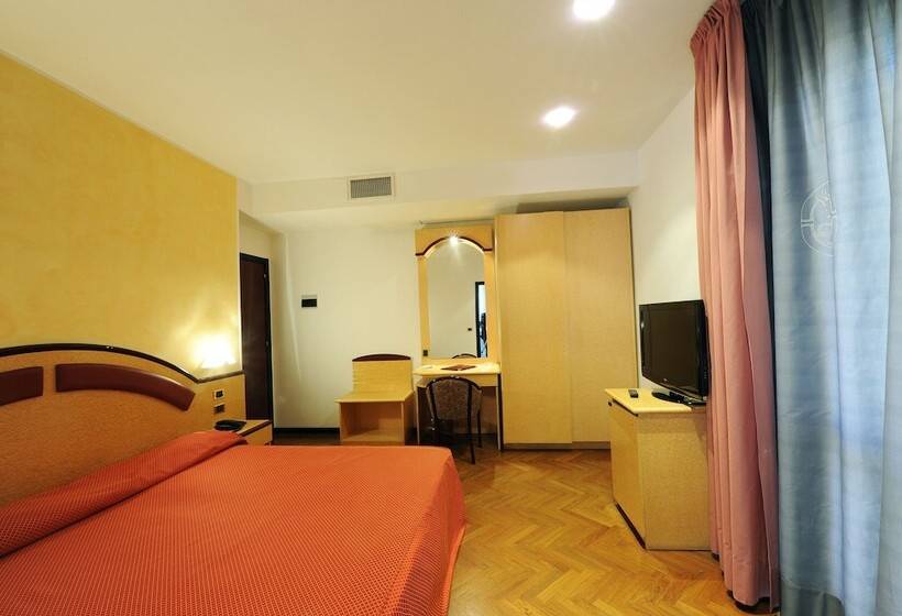 בית מלון כפרי Regent   In Pieno Centro