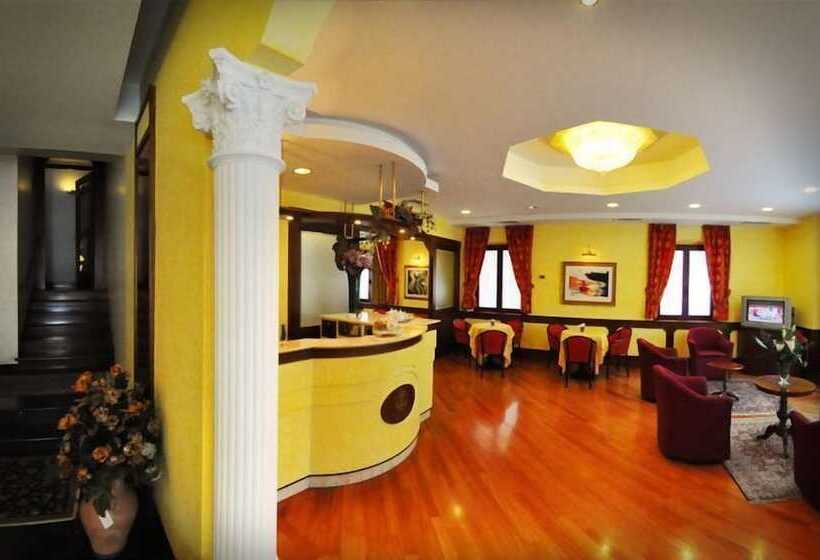 בית מלון כפרי Regent   In Pieno Centro