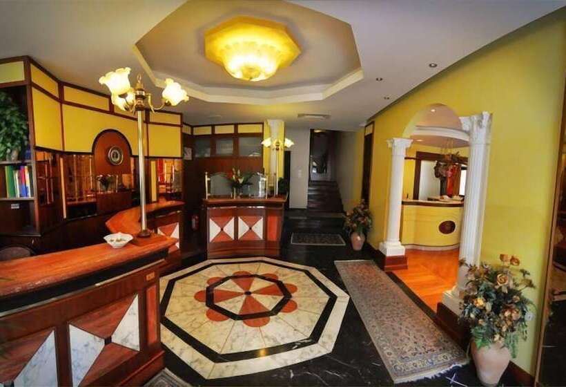 בית מלון כפרי Regent   In Pieno Centro