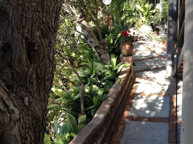 Villa Greta Hotel Rooms & Suites