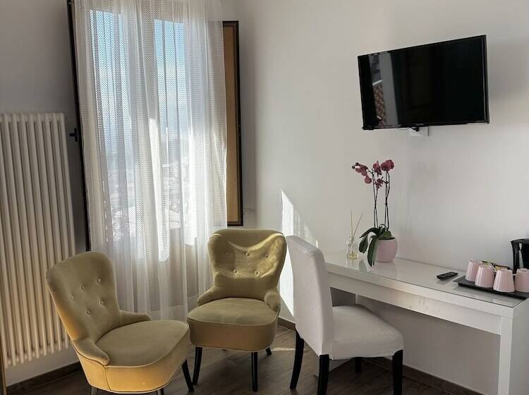 Villa Greta Hotel Rooms & Suites