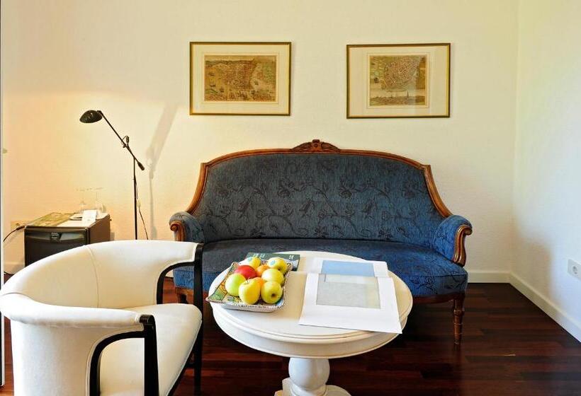هتل Villa Tivoli