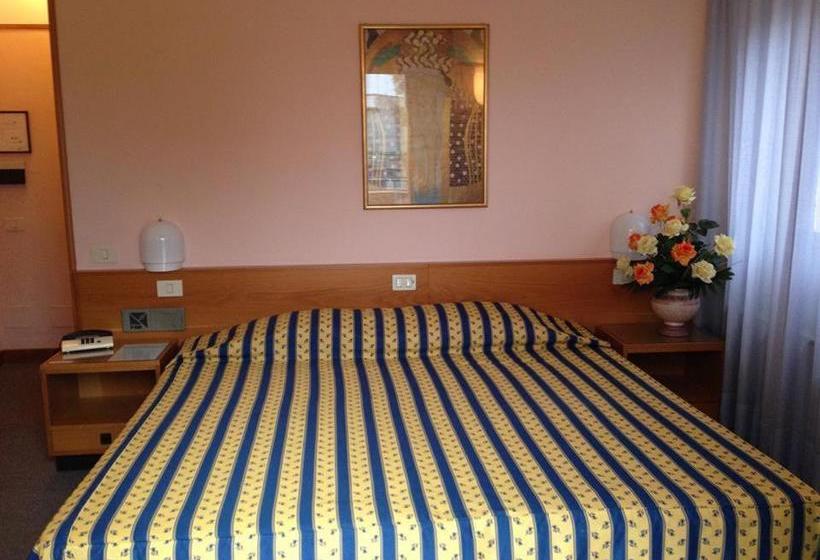 בית מלון כפרי Villa Reale