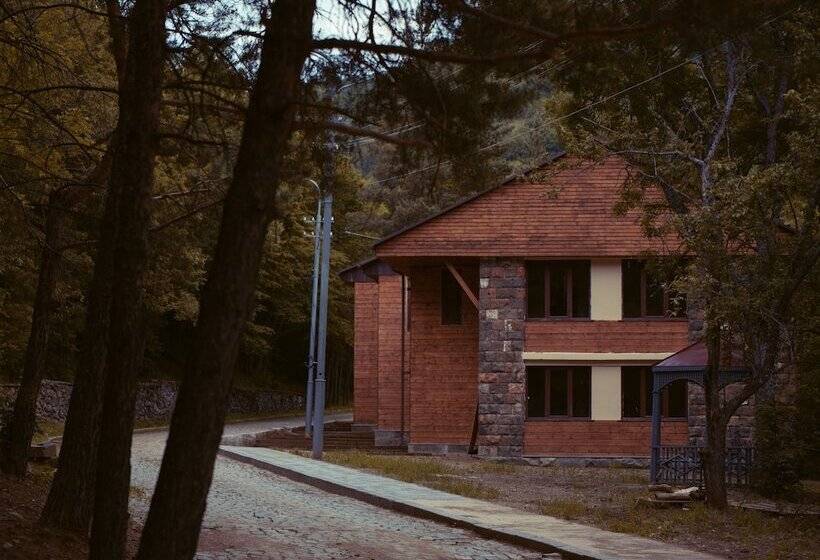 בית מלון כפרי Apricot Aghveran Resort