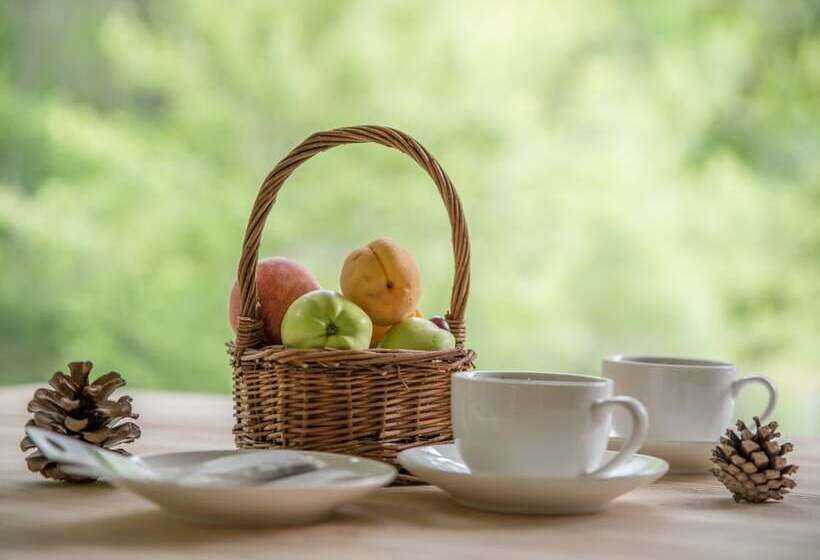 בית מלון כפרי Apricot Aghveran Resort