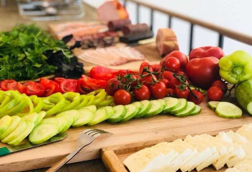 בית מלון כפרי Apricot Aghveran Resort