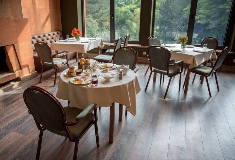 בית מלון כפרי Apricot Aghveran Resort