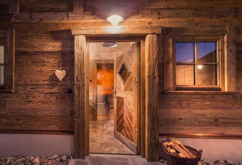 ホテル Alpin Chalets