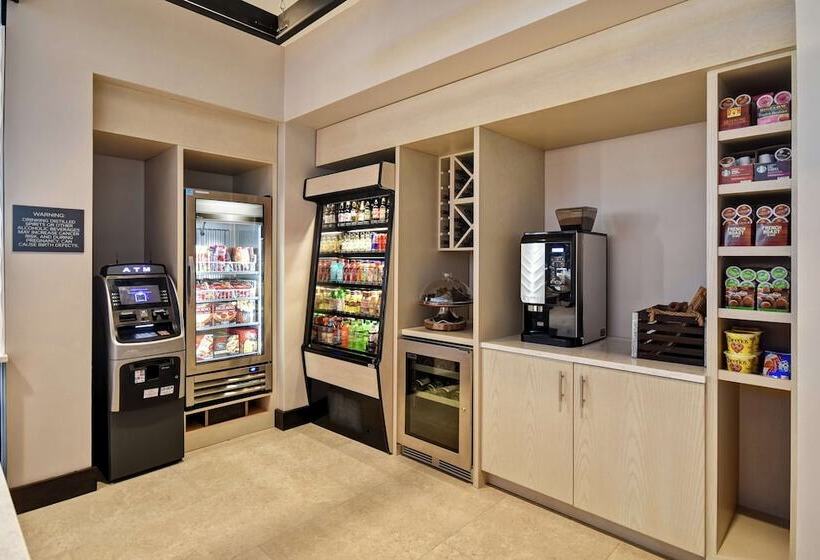 هتل Hilton Garden Inn Lansing West
