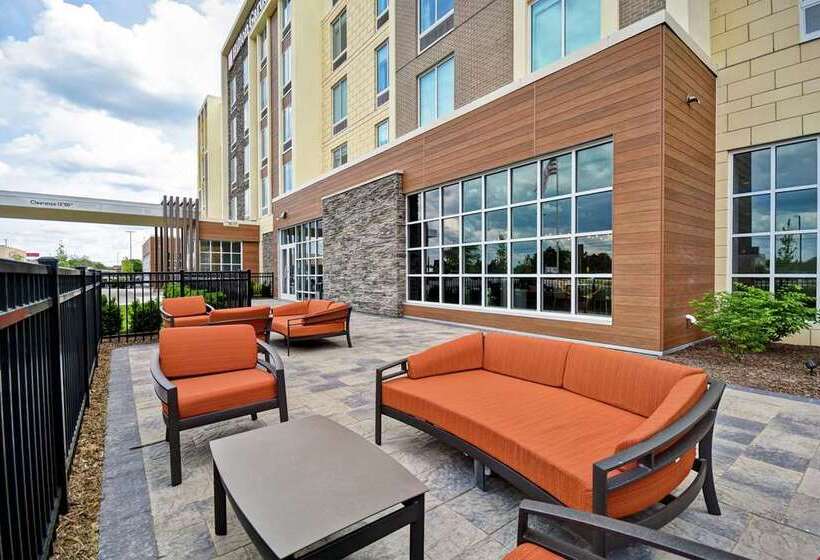 هتل Hilton Garden Inn Lansing West