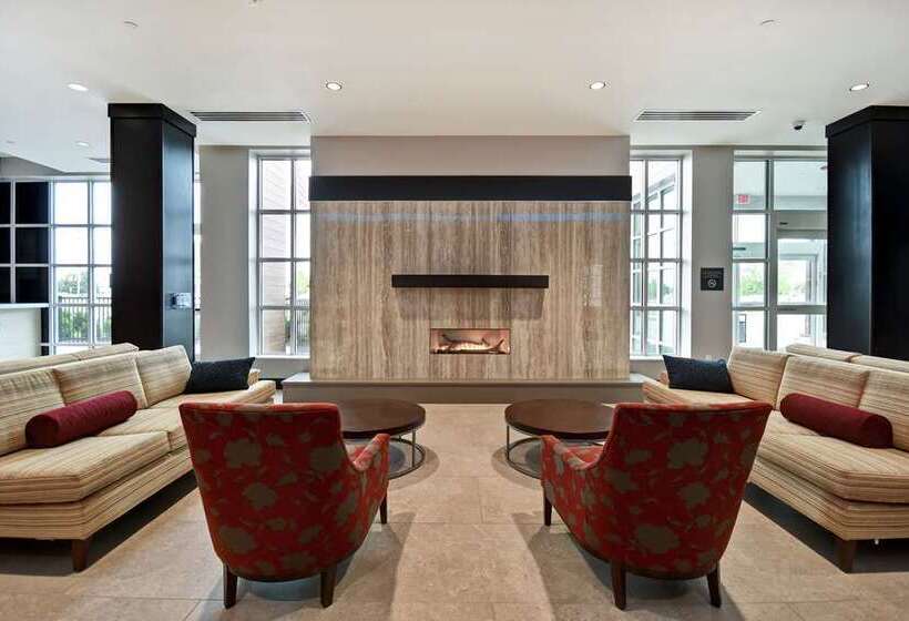 هتل Hilton Garden Inn Lansing West