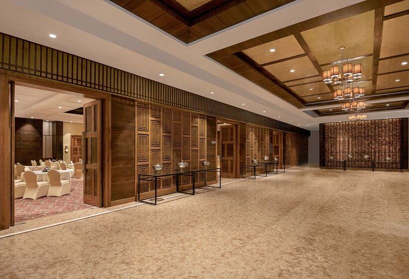 酒店 Radisson Blu Plaza Resort & Convention Centre Karjat