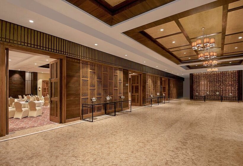 酒店 Radisson Blu Plaza Resort & Convention Centre Karjat