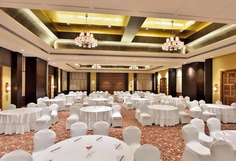 酒店 Radisson Blu Plaza Resort & Convention Centre Karjat