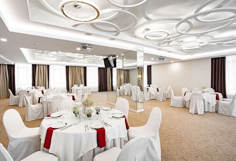 Ramada Hotel & Suites By Wyndham Novosibirsk Zhukovka