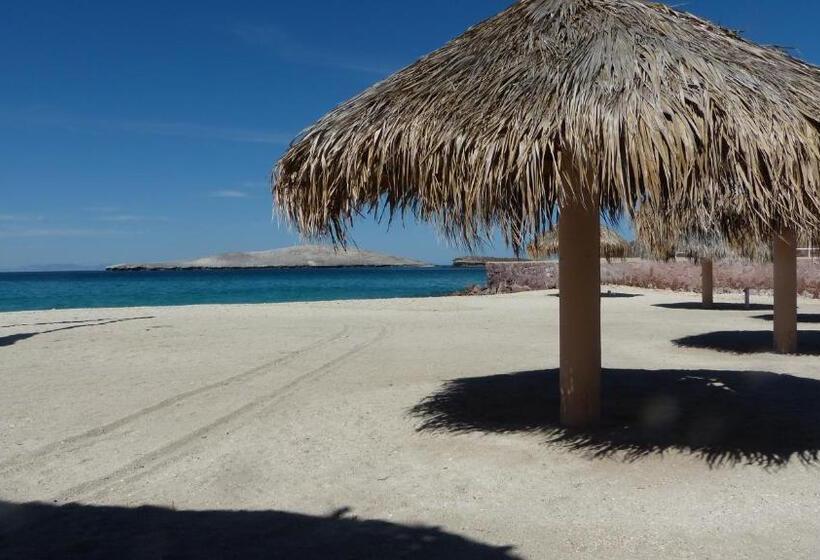 Club Cantamar Beach Hotel & Marina