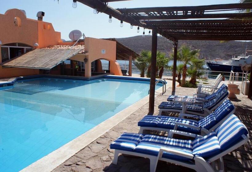 Club Cantamar Beach Hotel & Marina