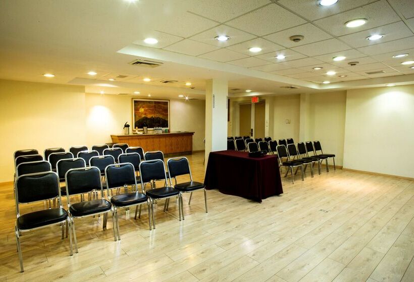 בית מלון כפרי Best Western Plus Monterrey Colon