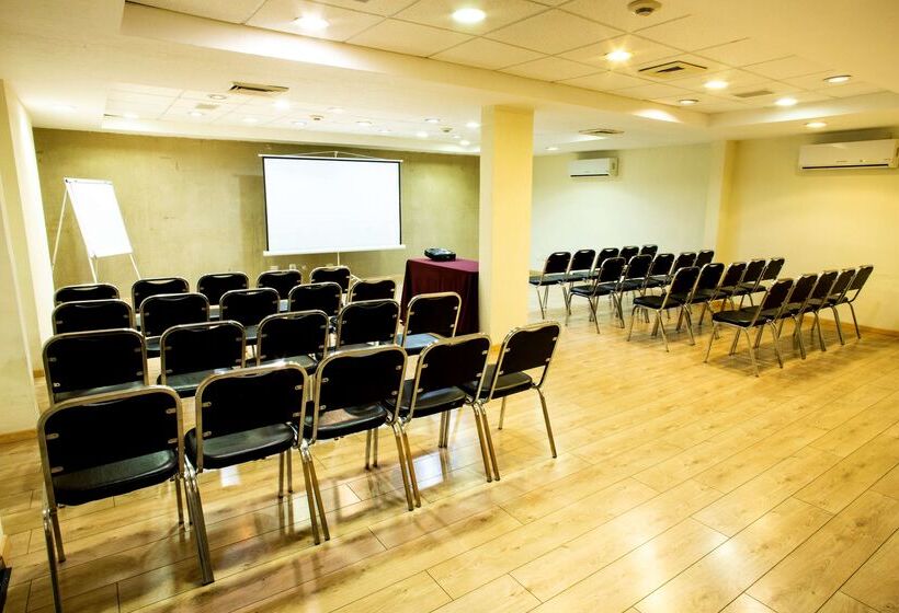 בית מלון כפרי Best Western Plus Monterrey Colon