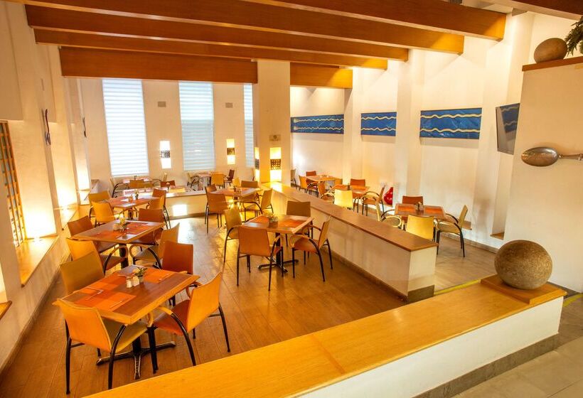 בית מלון כפרי Best Western Plus Monterrey Colon