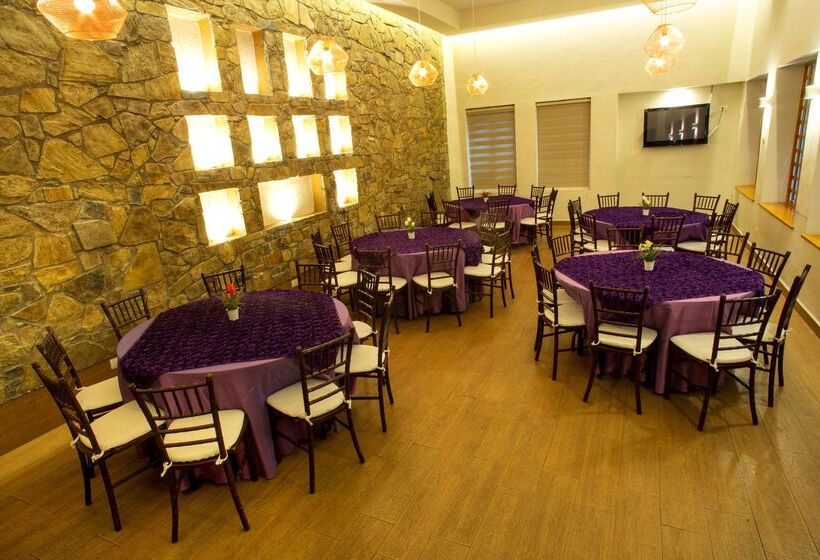 בית מלון כפרי Best Western Plus Monterrey Colon