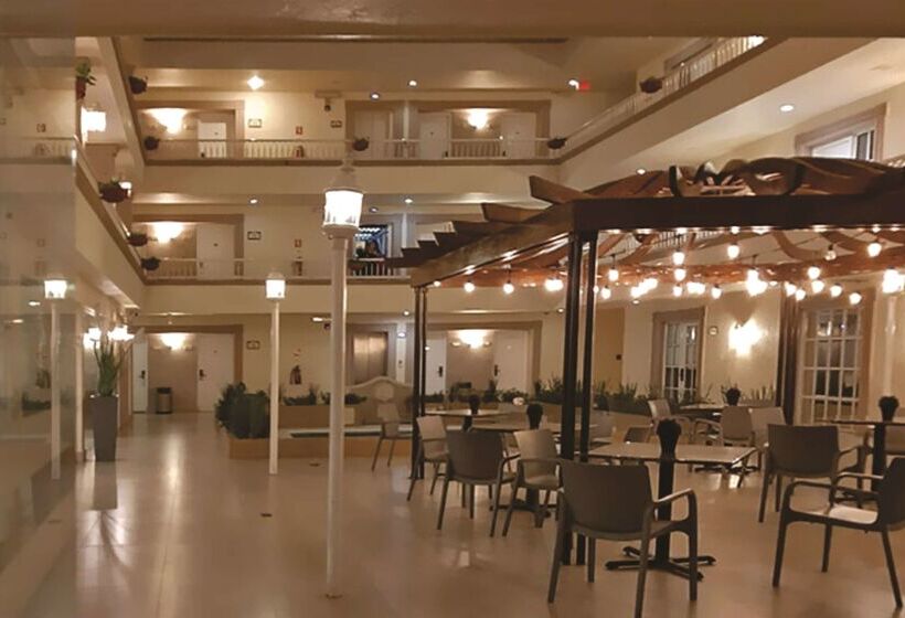 בית מלון כפרי Best Western Plus Monterrey Colon