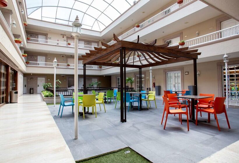 בית מלון כפרי Best Western Plus Monterrey Colon