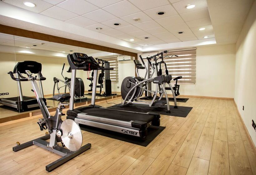 בית מלון כפרי Best Western Plus Monterrey Colon