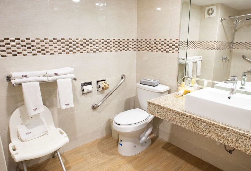 בית מלון כפרי Best Western Plus Monterrey Colon